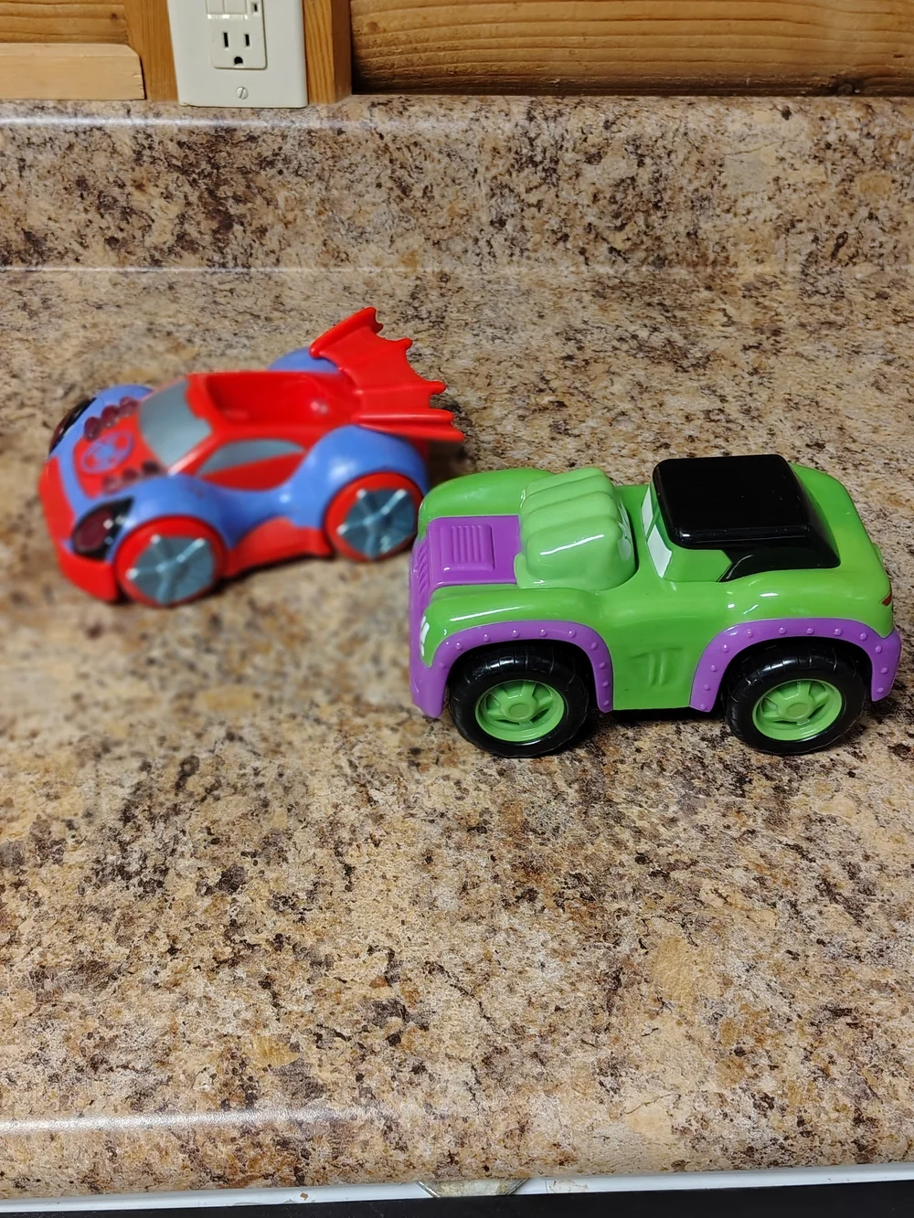 SpiderMan And Hulk  - Plastic Racing Vehicle